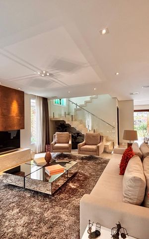 Casa de condomínio à venda com 560m², 4 quartos e 4 vagas Casa de condomínio à venda com 560m², 4 quartos e 4 vagasSala principal
