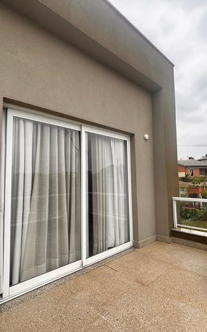 Casa de condomínio à venda com 560m², 4 quartos e 4 vagas Casa de condomínio à venda com 560m², 4 quartos e 4 vagasVaranda sala