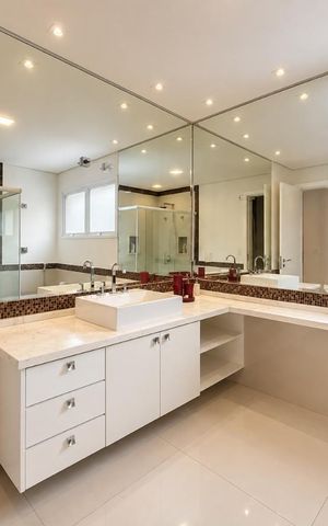 Casa de condomínio à venda com 560m², 4 quartos e 4 vagas Casa de condomínio à venda com 560m², 4 quartos e 4 vagasBanheiro suíte 2