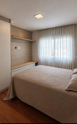 Casa de condomínio à venda com 560m², 4 quartos e 4 vagas Casa de condomínio à venda com 560m², 4 quartos e 4 vagasQuarto