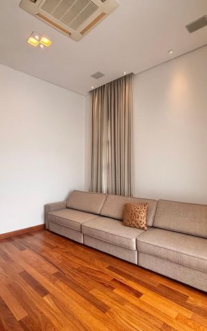 Casa de condomínio à venda com 560m², 4 quartos e 4 vagas Casa de condomínio à venda com 560m², 4 quartos e 4 vagasSala