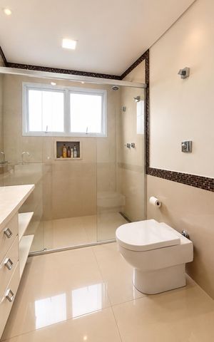Casa de condomínio à venda com 560m², 4 quartos e 4 vagas Casa de condomínio à venda com 560m², 4 quartos e 4 vagasBanheiro suíte 3