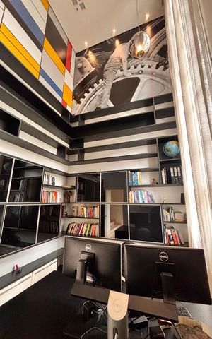 Casa de condomínio à venda com 560m², 4 quartos e 4 vagas Casa de condomínio à venda com 560m², 4 quartos e 4 vagasEscritório