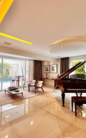 Casa de condomínio à venda com 560m², 4 quartos e 4 vagas Casa de condomínio à venda com 560m², 4 quartos e 4 vagasSala principal