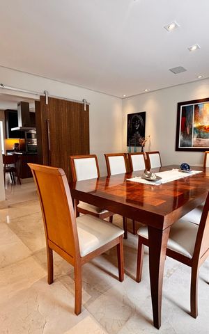 Casa de condomínio à venda com 560m², 4 quartos e 4 vagas Casa de condomínio à venda com 560m², 4 quartos e 4 vagasSala de Jantar