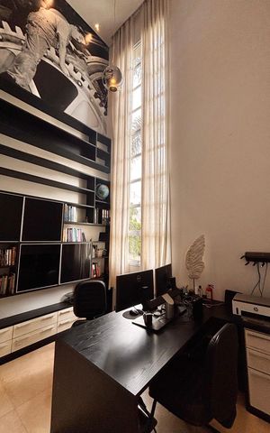 Casa de condomínio à venda com 560m², 4 quartos e 4 vagas Casa de condomínio à venda com 560m², 4 quartos e 4 vagasEscritório