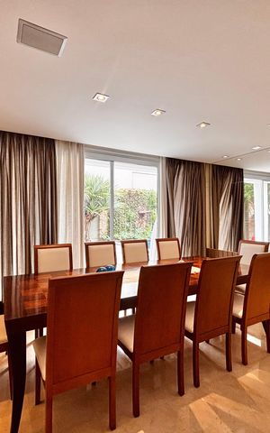 Casa de condomínio à venda com 560m², 4 quartos e 4 vagas Casa de condomínio à venda com 560m², 4 quartos e 4 vagasSala de Jantar