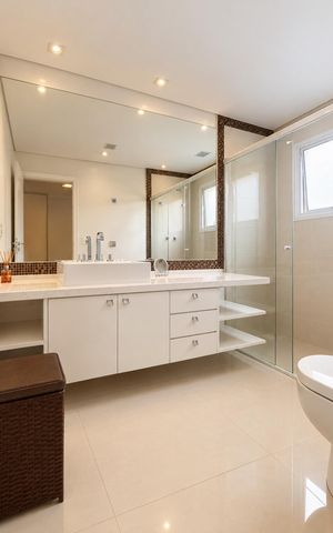 Casa de condomínio à venda com 560m², 4 quartos e 4 vagas Casa de condomínio à venda com 560m², 4 quartos e 4 vagasBanheiro suíte 3