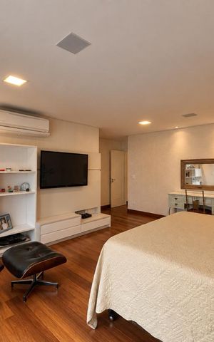 Casa de condomínio à venda com 560m², 4 quartos e 4 vagas Casa de condomínio à venda com 560m², 4 quartos e 4 vagasSuíte 1