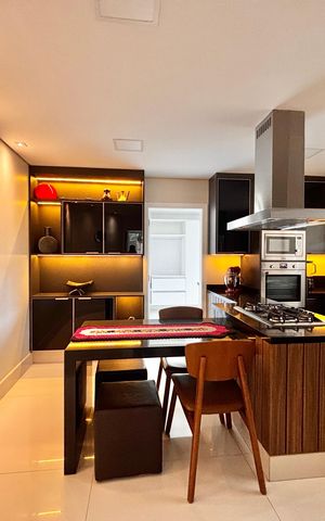 Casa de condomínio à venda com 560m², 4 quartos e 4 vagas Casa de condomínio à venda com 560m², 4 quartos e 4 vagasCozinha
