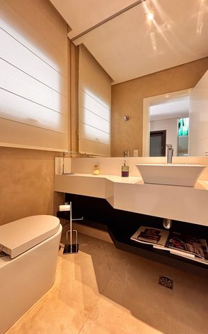 Casa de condomínio à venda com 560m², 4 quartos e 4 vagas Casa de condomínio à venda com 560m², 4 quartos e 4 vagasLavabo