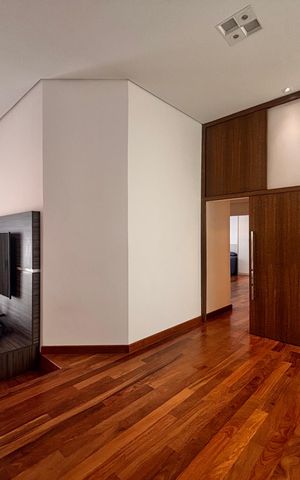 Casa de condomínio à venda com 560m², 4 quartos e 4 vagas Casa de condomínio à venda com 560m², 4 quartos e 4 vagasHall quartos