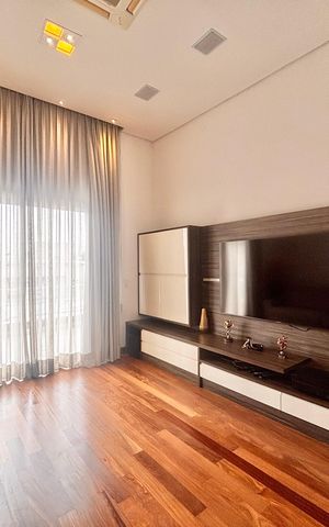 Casa de condomínio à venda com 560m², 4 quartos e 4 vagas Casa de condomínio à venda com 560m², 4 quartos e 4 vagasSala