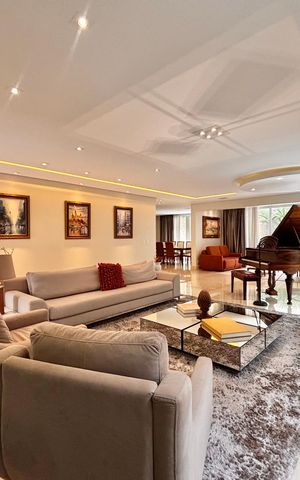 Casa de condomínio à venda com 560m², 4 quartos e 4 vagas Casa de condomínio à venda com 560m², 4 quartos e 4 vagasSala principal