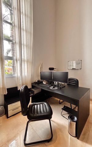 Casa de condomínio à venda com 560m², 4 quartos e 4 vagas Casa de condomínio à venda com 560m², 4 quartos e 4 vagasEscritório