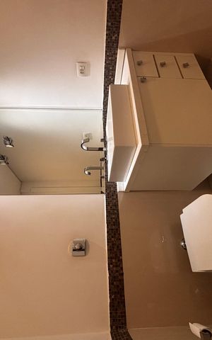 Casa de condomínio à venda com 560m², 4 quartos e 4 vagas Casa de condomínio à venda com 560m², 4 quartos e 4 vagasBanheiro