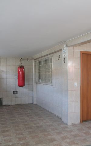Casa à venda com 200m², 2 quartos e 2 vagas