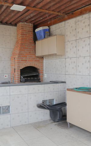 Casa à venda com 200m², 2 quartos e 2 vagas