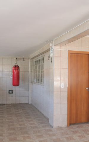 Casa à venda com 200m², 2 quartos e 2 vagas