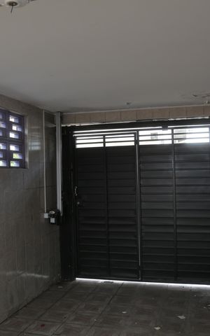 Casa à venda com 200m², 2 quartos e 2 vagas