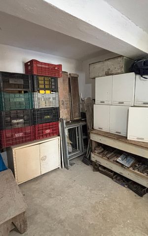 Casa à venda com 300m², 3 quartos e 2 vagas Casa à venda com 300m², 3 quartos e 2 vagasQuartinho 2