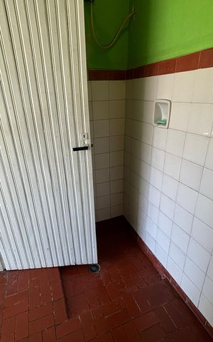Casa à venda com 300m², 3 quartos e 2 vagas Casa à venda com 300m², 3 quartos e 2 vagasBanheiro de serviço