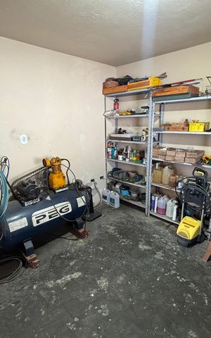 Casa à venda com 300m², 3 quartos e 2 vagas Casa à venda com 300m², 3 quartos e 2 vagasQuartinho 1