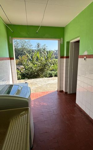 Casa à venda com 300m², 3 quartos e 2 vagas Casa à venda com 300m², 3 quartos e 2 vagasÁrea de serviço