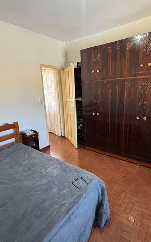Casa à venda com 300m², 3 quartos e 2 vagas Casa à venda com 300m², 3 quartos e 2 vagasQuarto 1