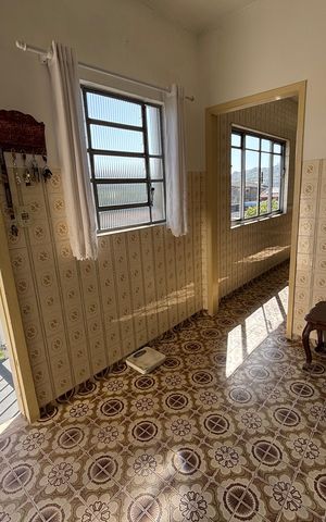 Casa à venda com 300m², 3 quartos e 2 vagas Casa à venda com 300m², 3 quartos e 2 vagasHall