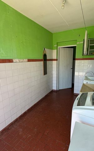 Casa à venda com 300m², 3 quartos e 2 vagas Casa à venda com 300m², 3 quartos e 2 vagasÁrea de Serviço