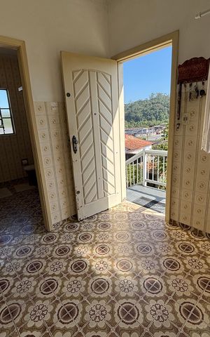 Casa à venda com 300m², 3 quartos e 2 vagas Casa à venda com 300m², 3 quartos e 2 vagasHall