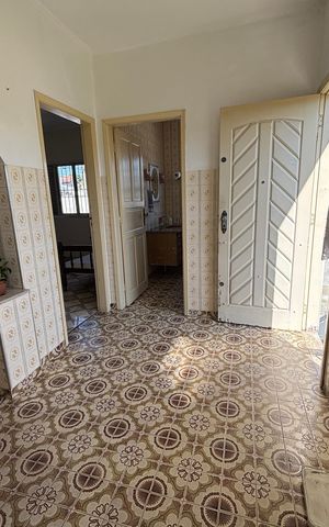 Casa à venda com 300m², 3 quartos e 2 vagas Casa à venda com 300m², 3 quartos e 2 vagasHall