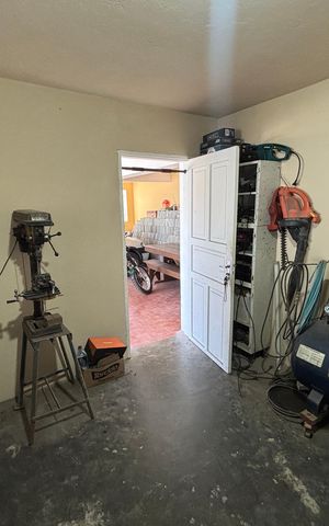 Casa à venda com 300m², 3 quartos e 2 vagas Casa à venda com 300m², 3 quartos e 2 vagasQuartinho 1