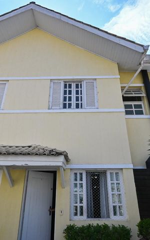 Casa de condomínio à venda com 156m², 3 quartos e 2 vagasFachada