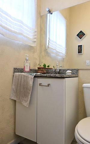 Casa de condomínio à venda com 156m², 3 quartos e 2 vagasLavabo