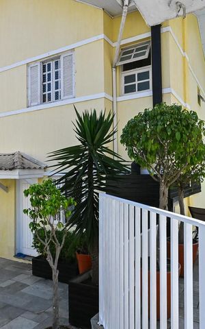 Casa de condomínio à venda com 156m², 3 quartos e 2 vagasFachada