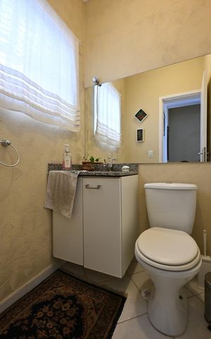 Casa de condomínio à venda com 156m², 3 quartos e 2 vagasLavabo