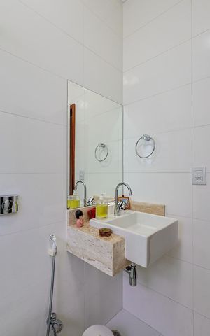 Casa à venda com 180m², 3 quartos e 4 vagas Casa à venda com 180m², 3 quartos e 4 vagasBanheiro