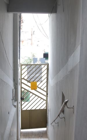 Casa para alugar com 70m², 2 quartos e sem vaga Casa para alugar com 70m², 2 quartos e sem vagaEscadas para a rua