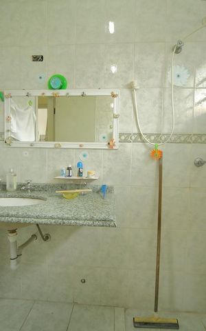 Casa de condomínio à venda com 90m², 2 quartos e 2 vagasBanheiro 