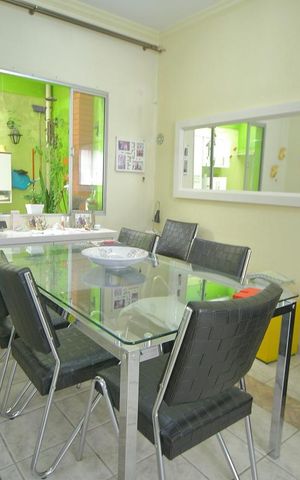 Casa de condomínio à venda com 90m², 2 quartos e 2 vagasSala
