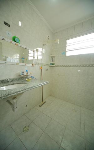 Casa de condomínio à venda com 90m², 2 quartos e 2 vagasBanheiro 