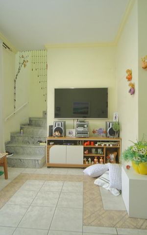 Casa de condomínio à venda com 90m², 2 quartos e 2 vagasSala