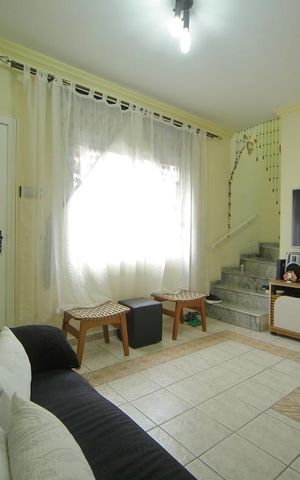 Casa de condomínio à venda com 90m², 2 quartos e 2 vagasSala
