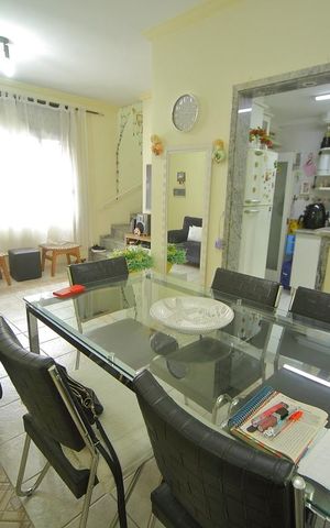 Casa de condomínio à venda com 90m², 2 quartos e 2 vagasSala