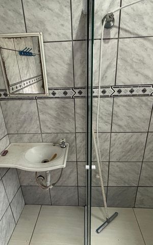 Casa à venda com 150m², 2 quartos e 7 vagasBanheiro da suite