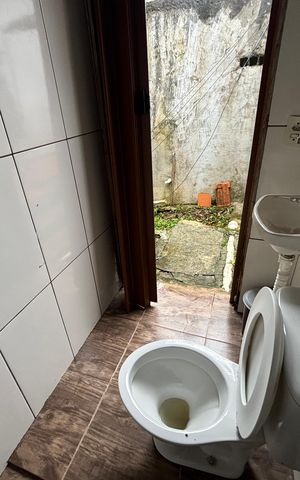 Casa à venda com 150m², 2 quartos e 7 vagasBanheiro de serviço