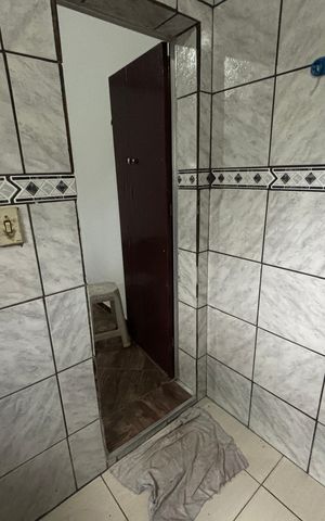 Casa à venda com 150m², 2 quartos e 7 vagasBanheiro da suite