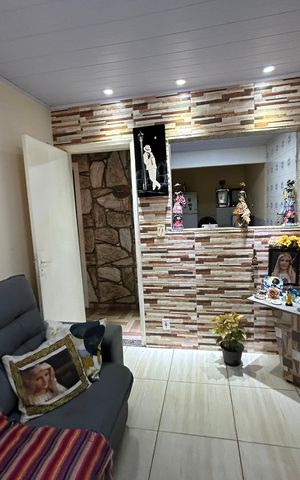 Casa de condomínio à venda com 65m², 2 quartos e 3 vagasSala